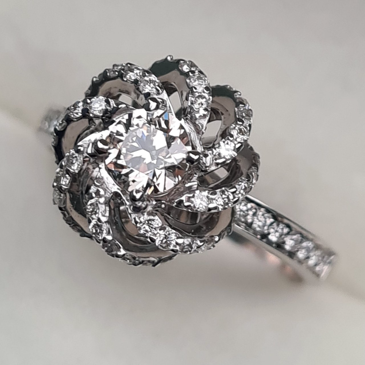 Кольцо Deimantas 95968460 17р 3,55гр 0,80ct. купить,NaN