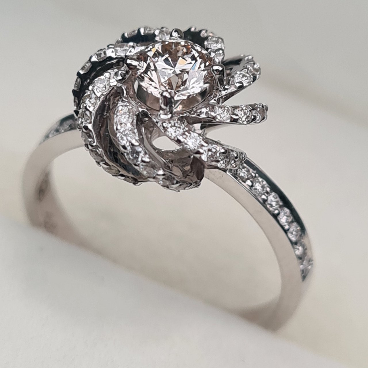 Кольцо Deimantas 95968460 17р 3,55гр 0,80ct. купить,NaN