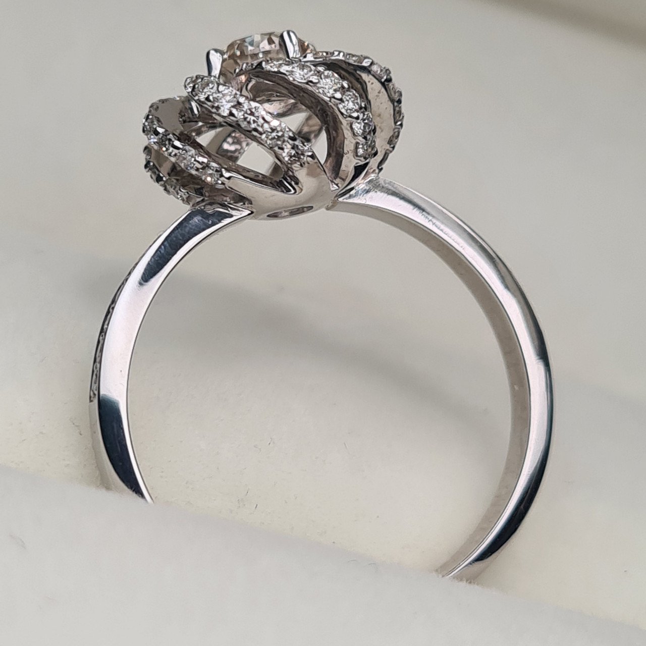 Кольцо Deimantas 95968460 17р 3,55гр 0,80ct. купить,NaN