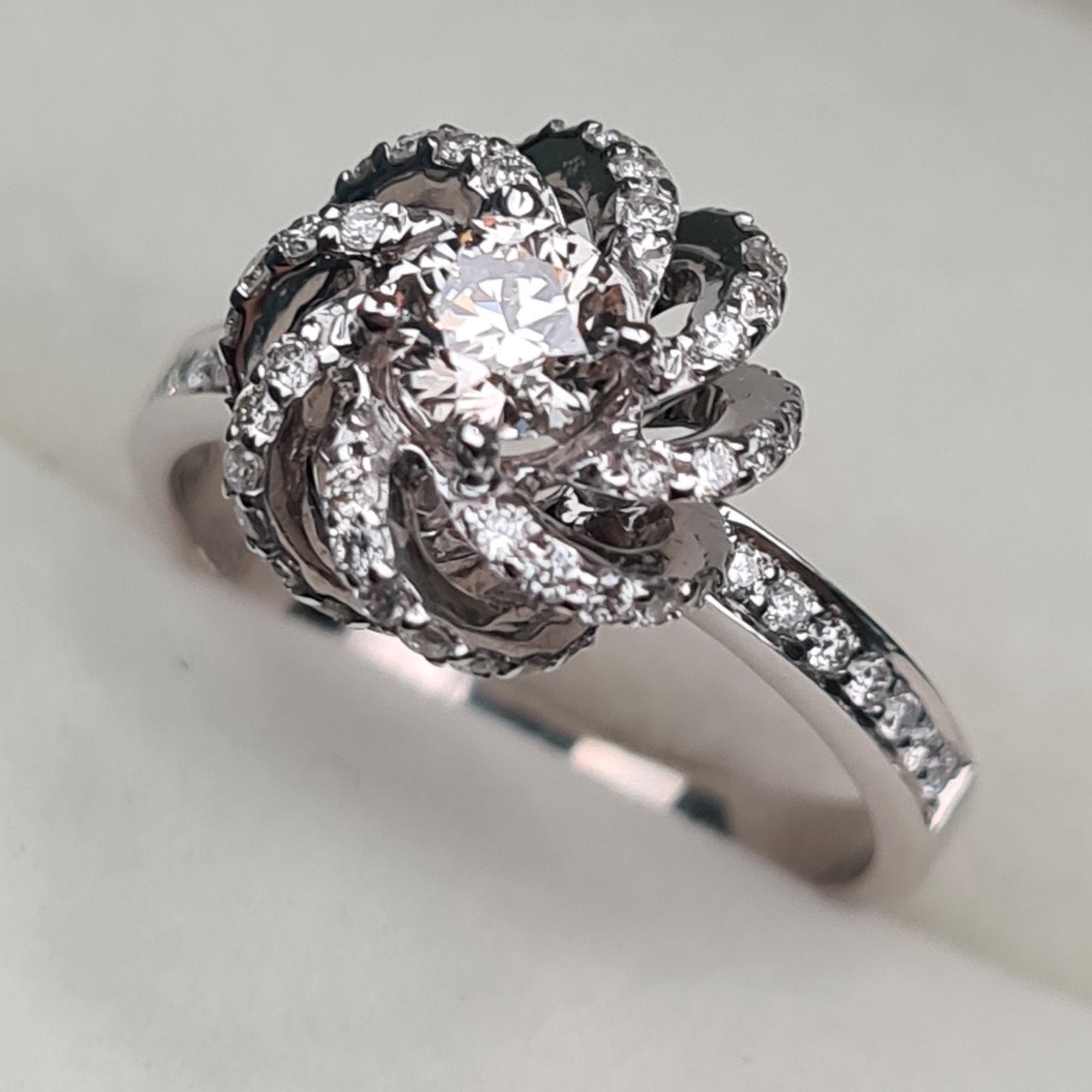 Кольцо Deimantas 95968460 17р 3,55гр 0,80ct. купить,NaN