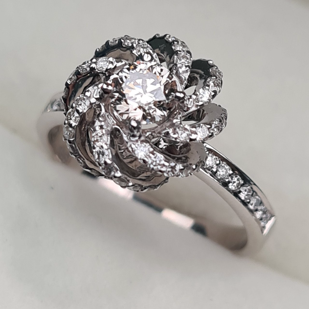 Кольцо Deimantas 95968460 17р 3,55гр 0,80ct. купить,NaN