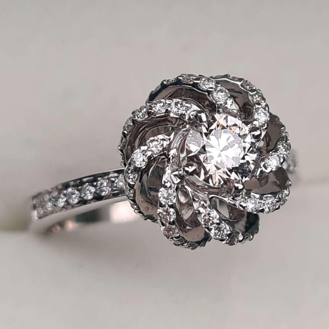 Кольцо Deimantas 95968460 17р 3,55гр 0,80ct. купить,NaN