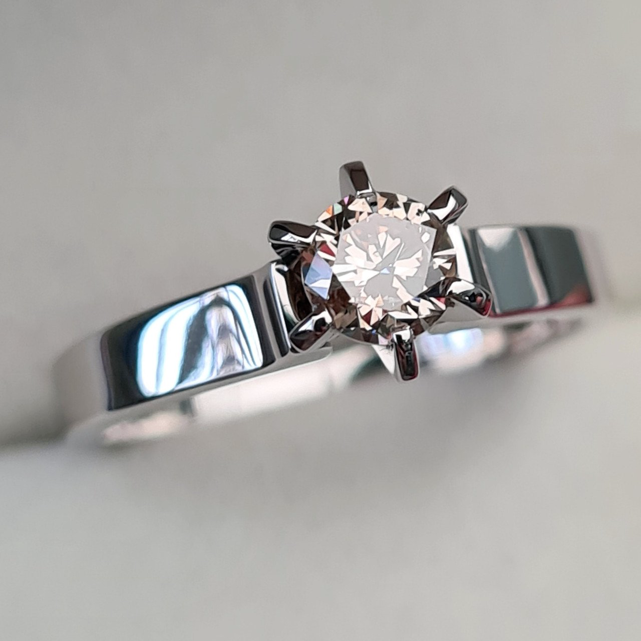 Кольцо Deimantas 93746995 16,5р 3,22гр 0,44ct. купить,NaN