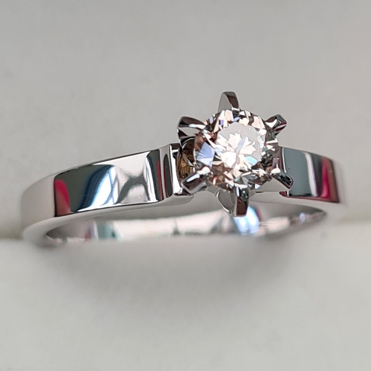 Кольцо Deimantas 93746995 16,5р 3,22гр 0,44ct. купить,NaN