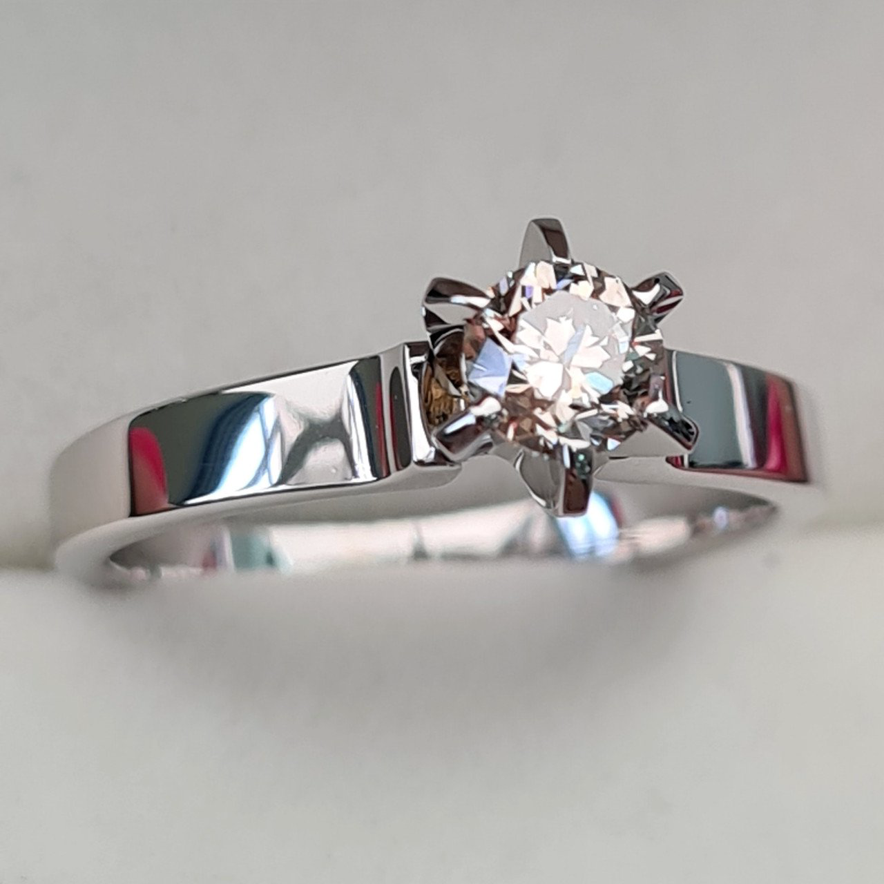 Кольцо Deimantas 93746995 16,5р 3,22гр 0,44ct. купить,NaN