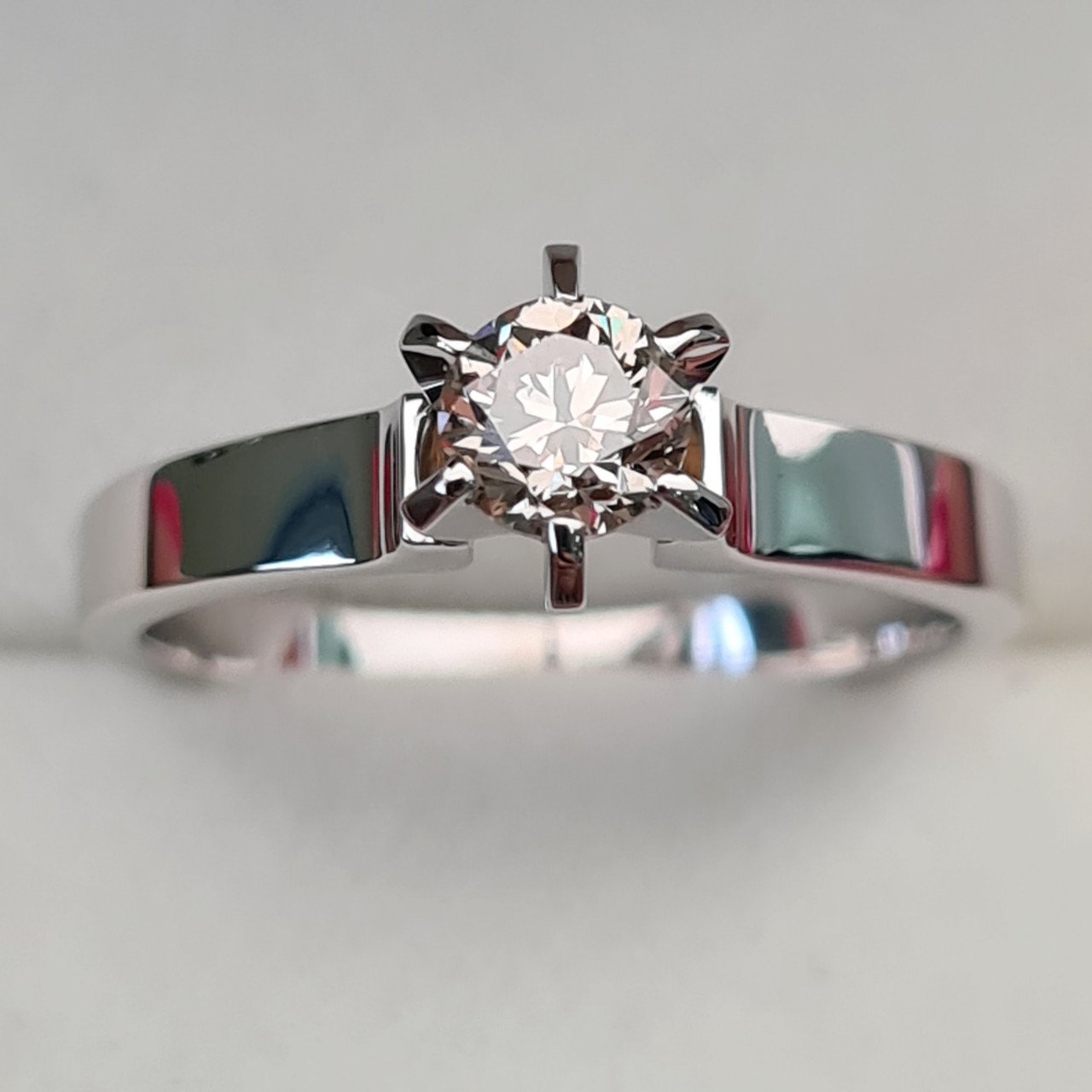 Кольцо Deimantas 93746995 16,5р 3,22гр 0,44ct. купить,NaN