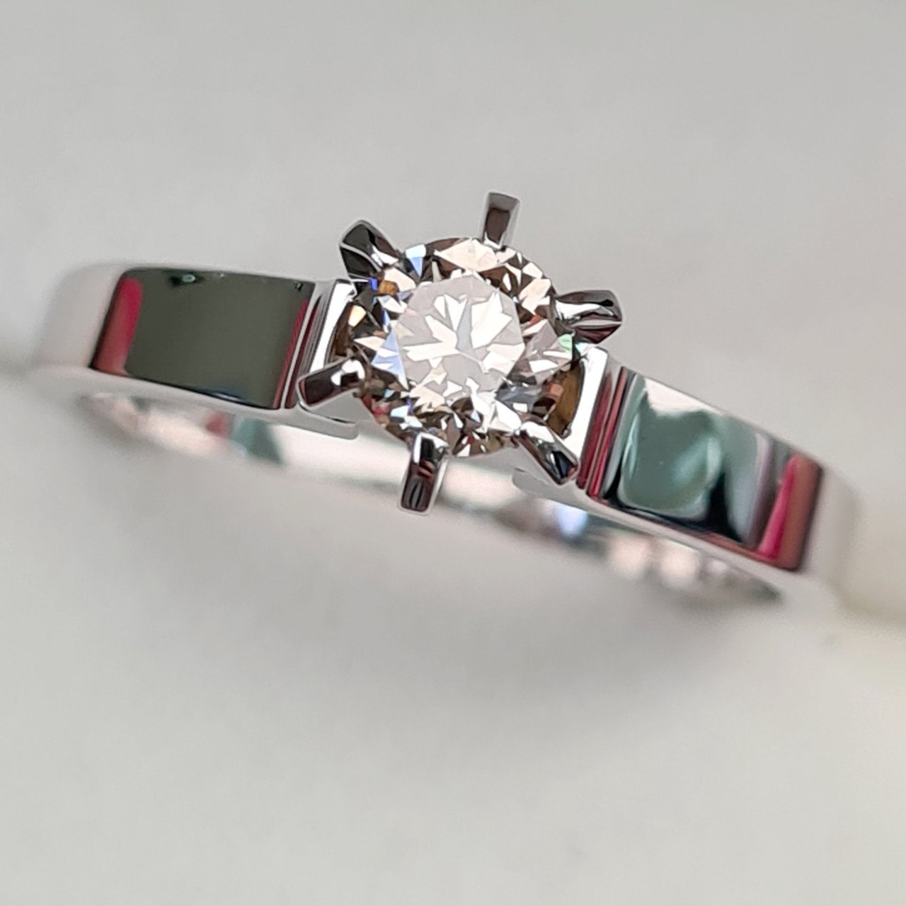 Кольцо Deimantas 93746995 16,5р 3,22гр 0,44ct. купить,NaN