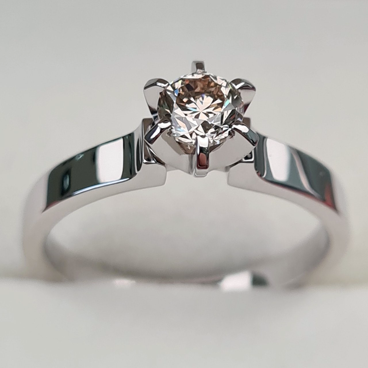 Кольцо Deimantas 93746995 16,5р 3,22гр 0,44ct. купить,NaN