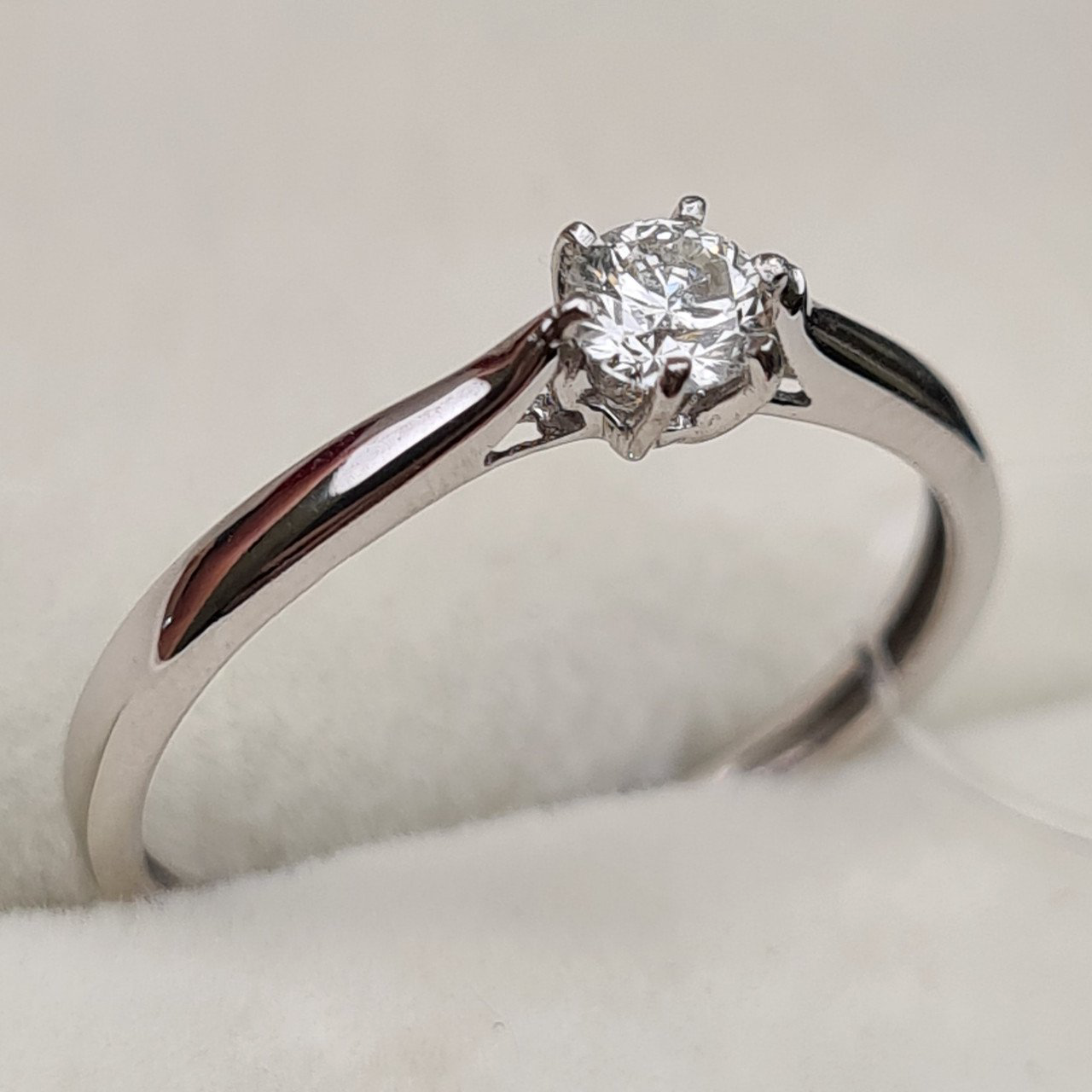 Кольцо Deimantas 98168800 16,5р 1,19гр 0,197ct. купить,NaN