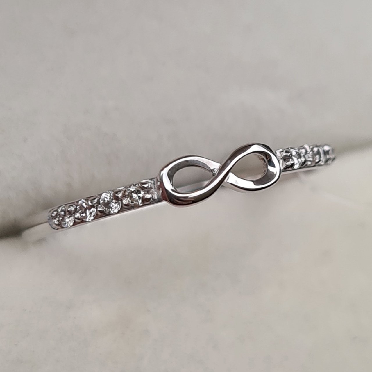 Кольцо Deimantas 98168829 17,5р 0,94гр 0,072ct. купить,NaN