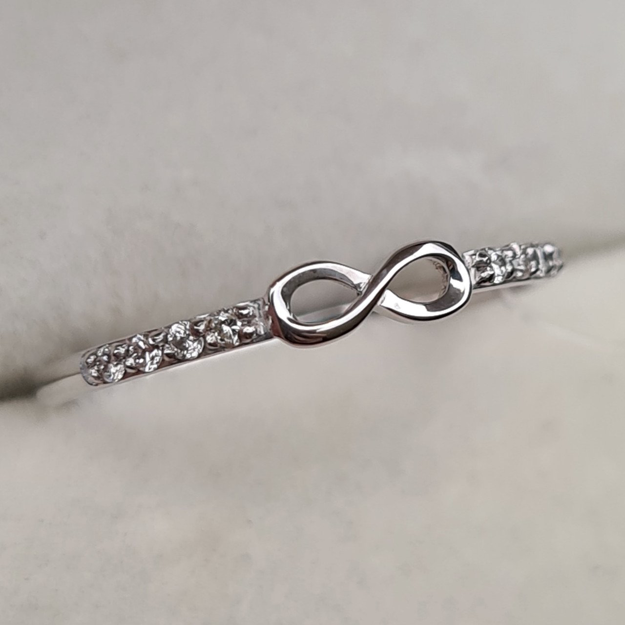Кольцо Deimantas 98168829 17,5р 0,94гр 0,072ct. купить,NaN