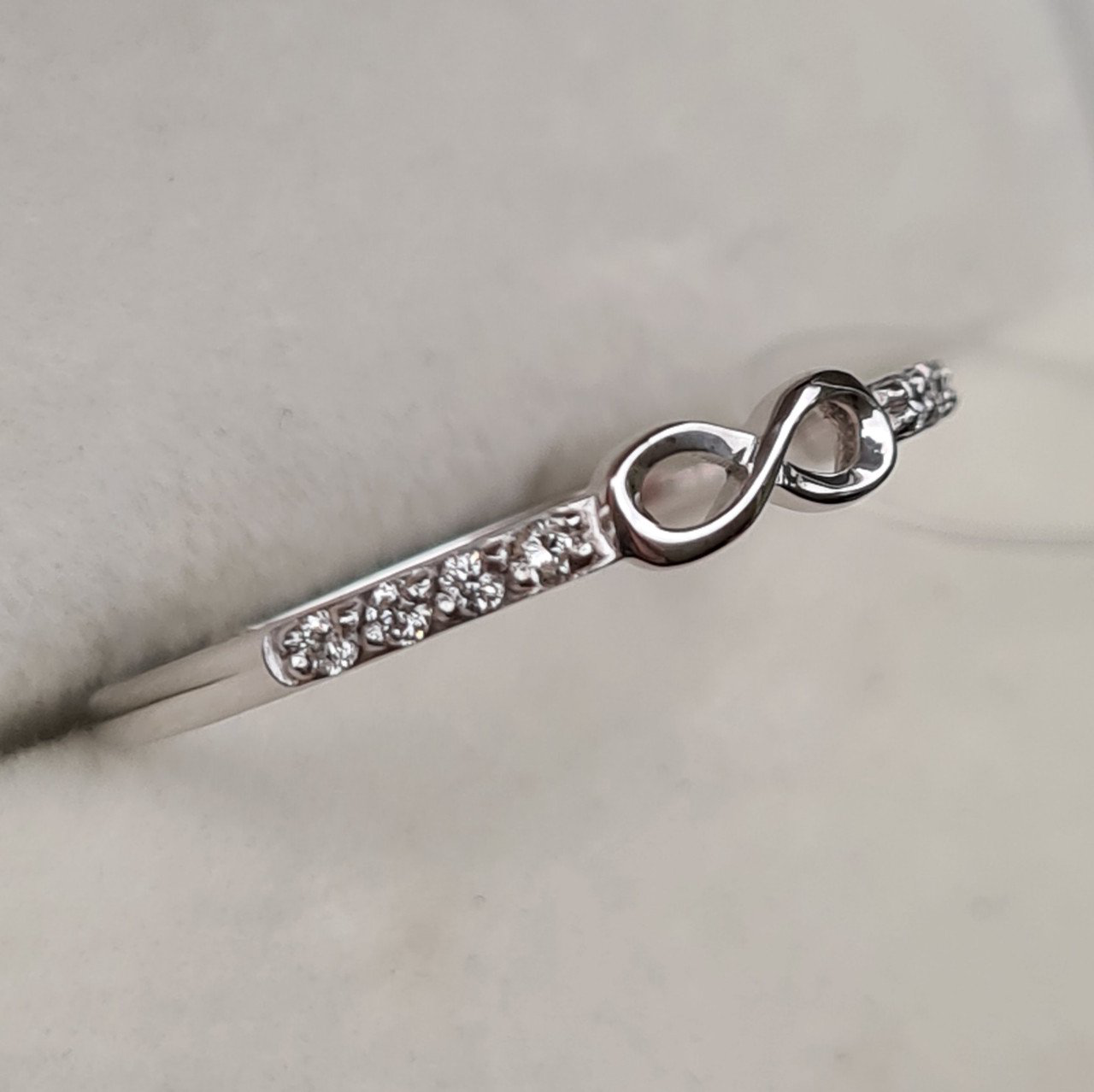 Кольцо Deimantas 98168829 17,5р 0,94гр 0,072ct. купить,NaN