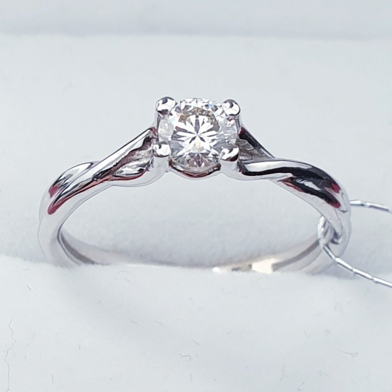 Кольцо Deimantas 51814805 16р 2,2гр 0,28ct. купить,NaN