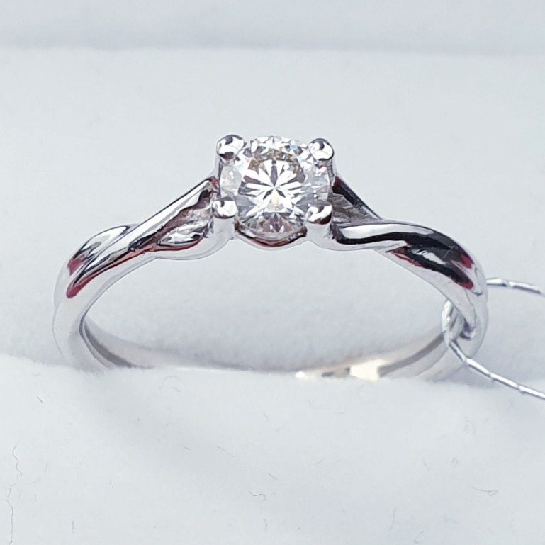 Кольцо Deimantas 51814805 16р 2,2гр 0,28ct. купить,NaN