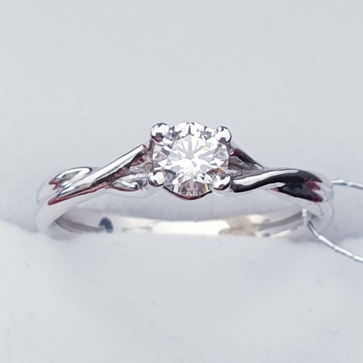 Кольцо Deimantas 51814805 16р 2,2гр 0,28ct. купить,NaN