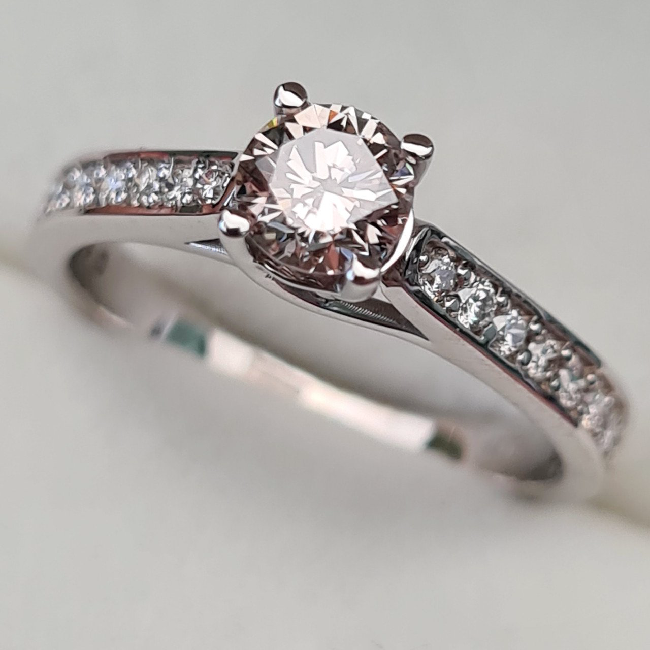 Кольцо Deimantas 93747017 16,5р 2,67гр 0,68ct. купить,NaN