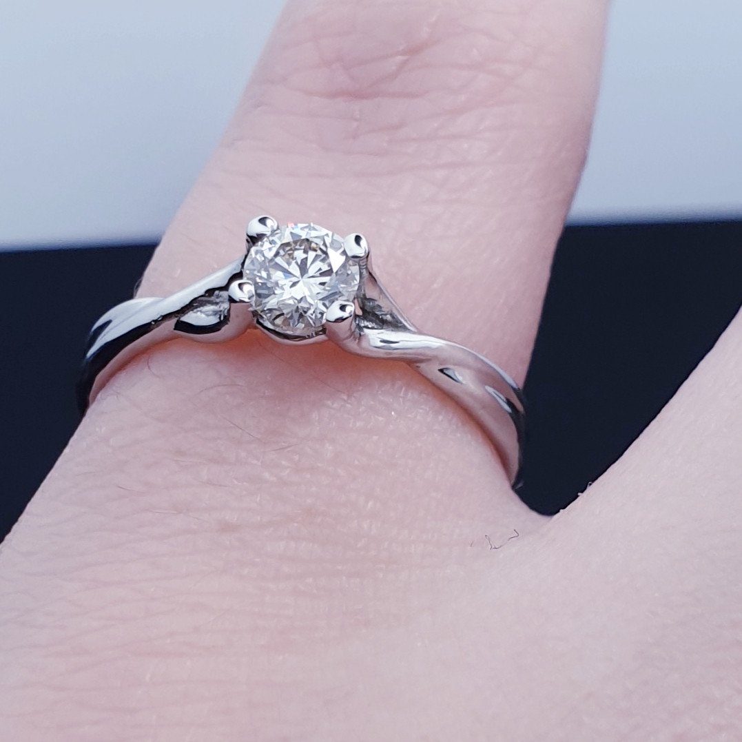 Кольцо Deimantas 51814805 16р 2,2гр 0,28ct. купить,NaN