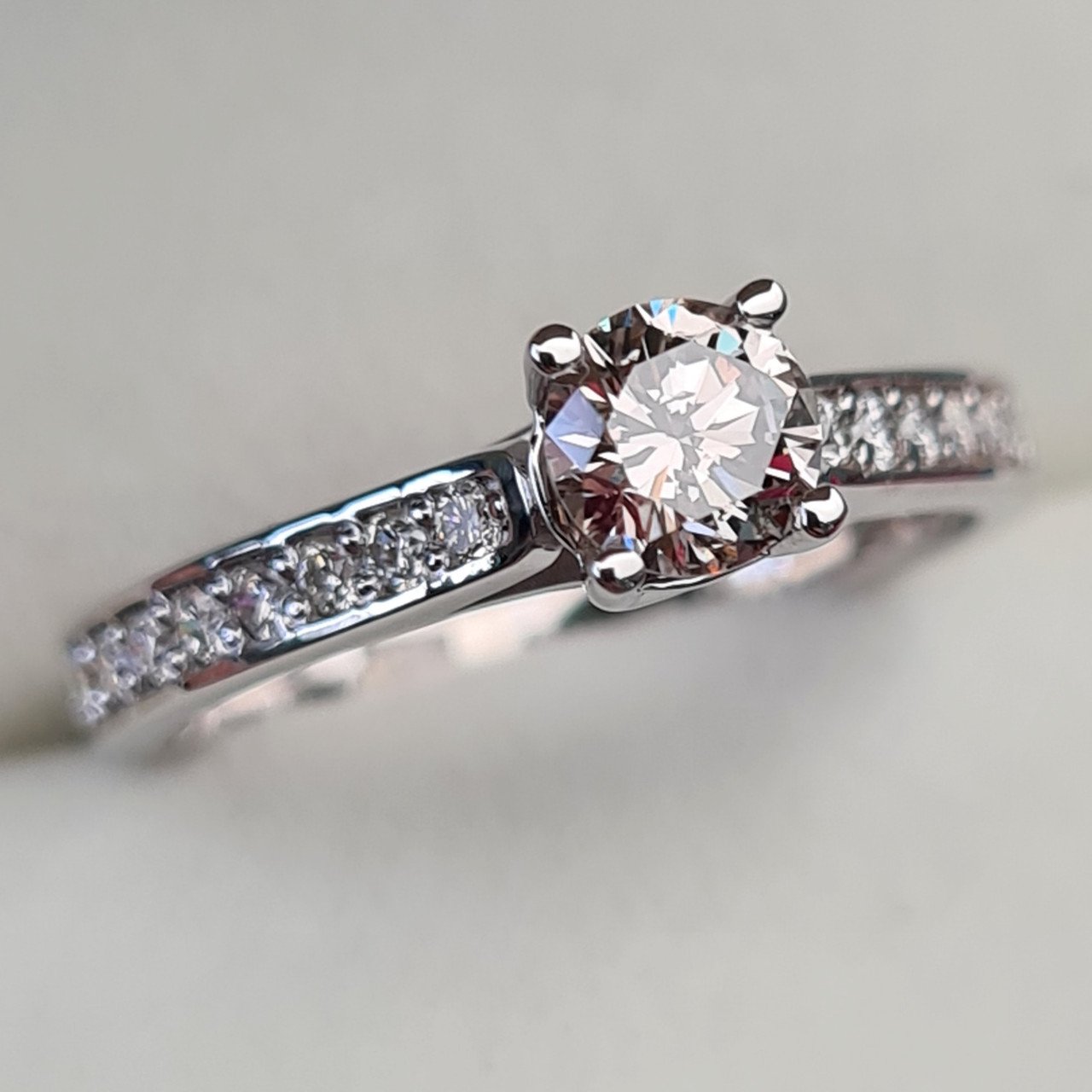 Кольцо Deimantas 93747028 16,5р 2,55гр 0,68ct. купить,NaN