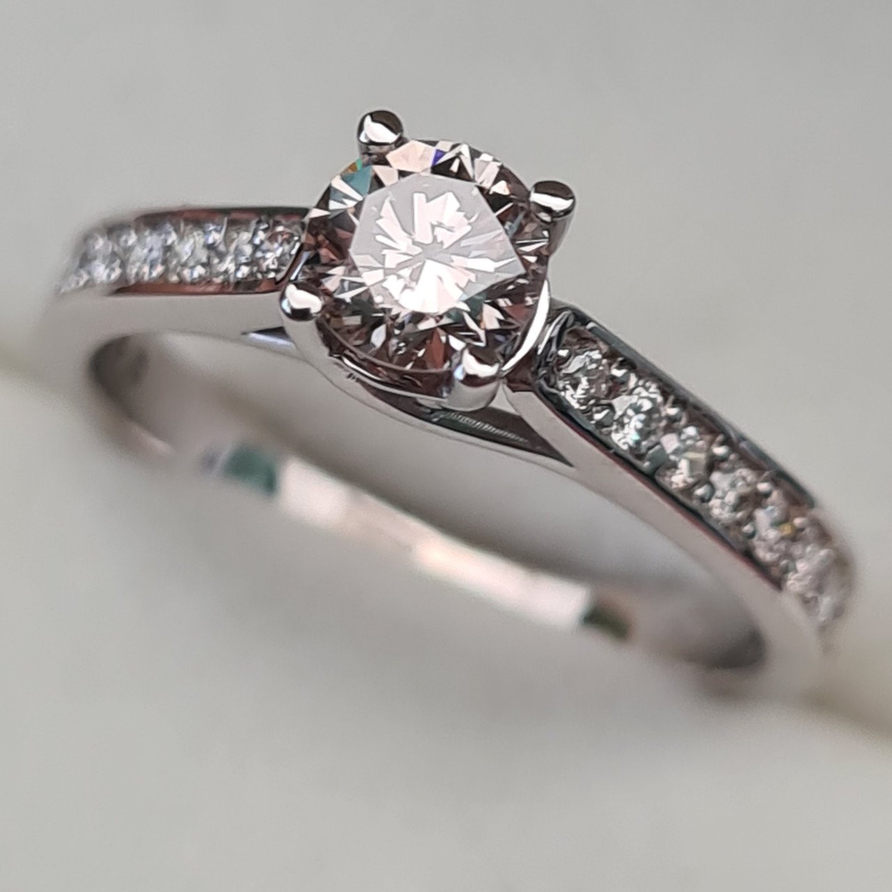 Кольцо Deimantas 93747017 16,5р 2,67гр 0,68ct. купить,NaN
