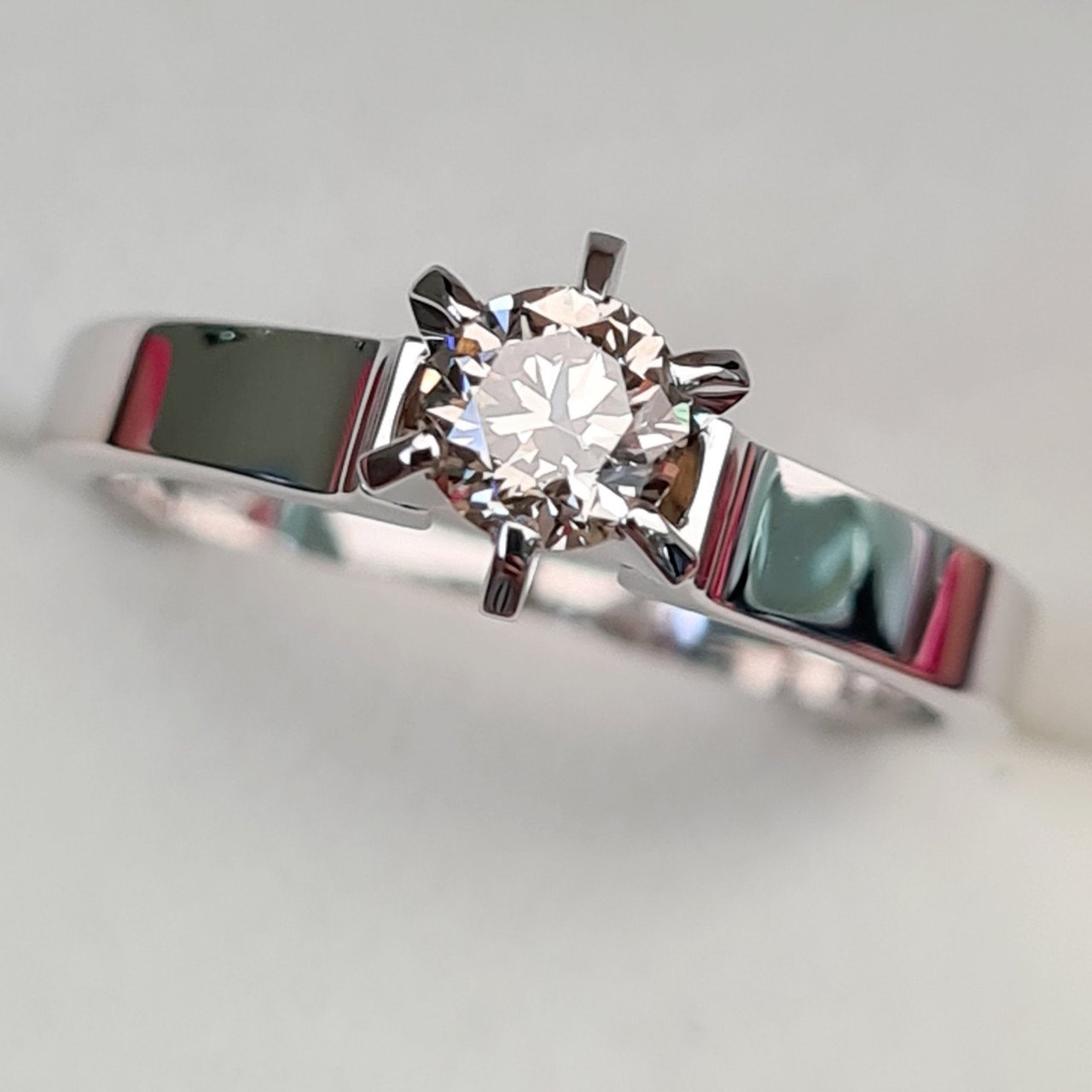 Кольцо Deimantas 93747004 16,5р 3,22гр 0,38ct. купить,NaN