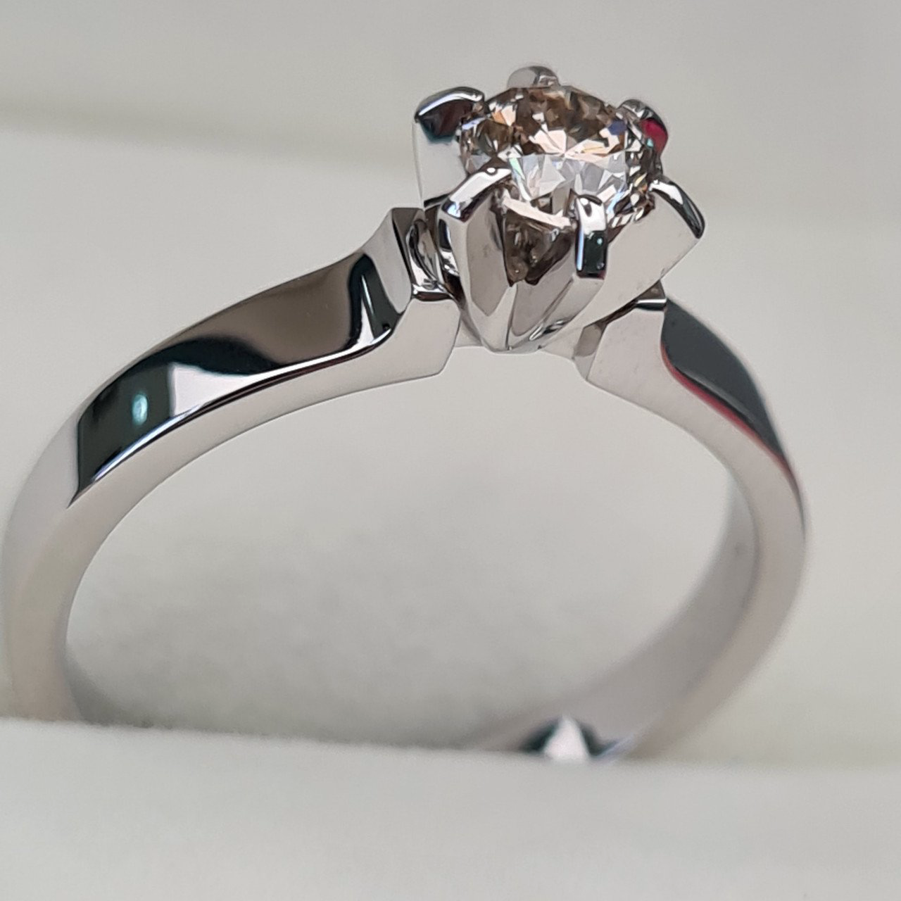 Кольцо Deimantas 93747004 16,5р 3,22гр 0,38ct. купить,NaN