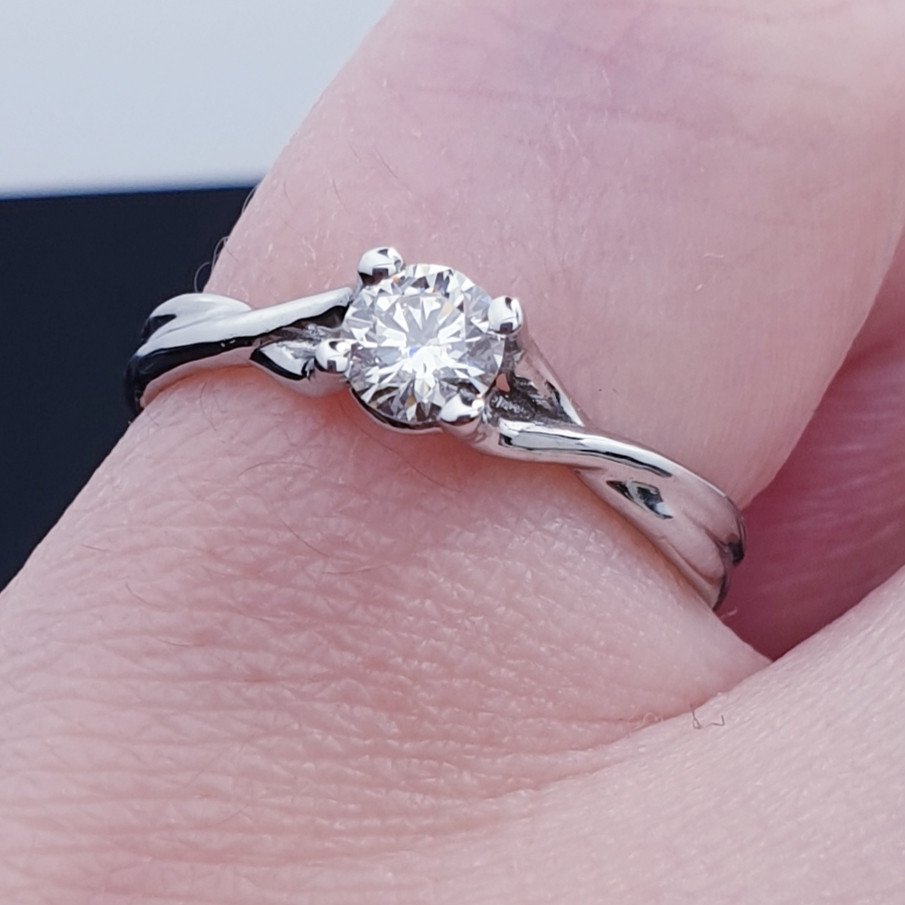 Кольцо Deimantas 51814805 16р 2,2гр 0,28ct. купить,NaN