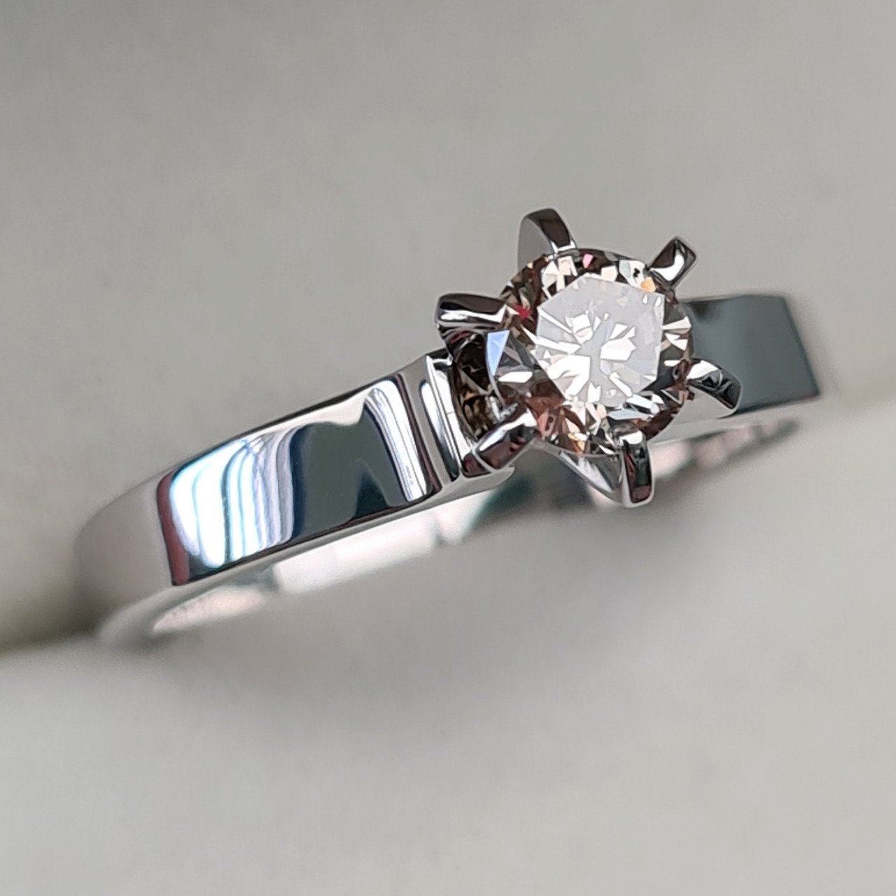 Кольцо Deimantas 93747004 16,5р 3,22гр 0,38ct. купить,NaN