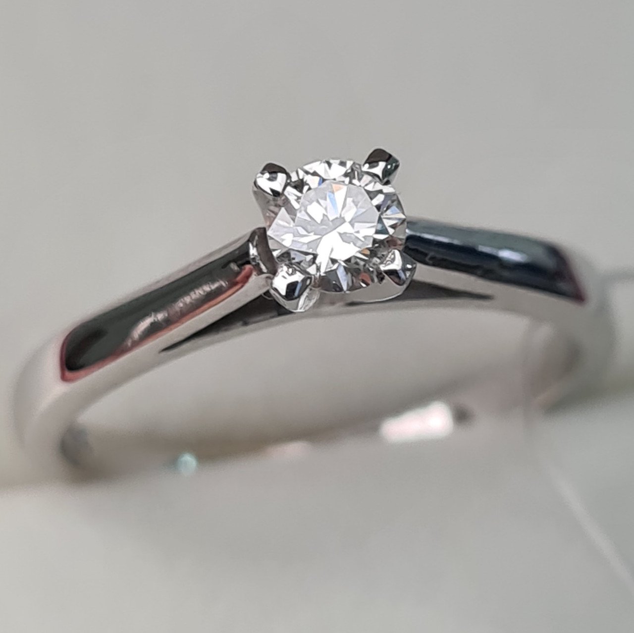Кольцо Deimantas 61392130 16,5р 2,4гр 0,20ct купить,NaN