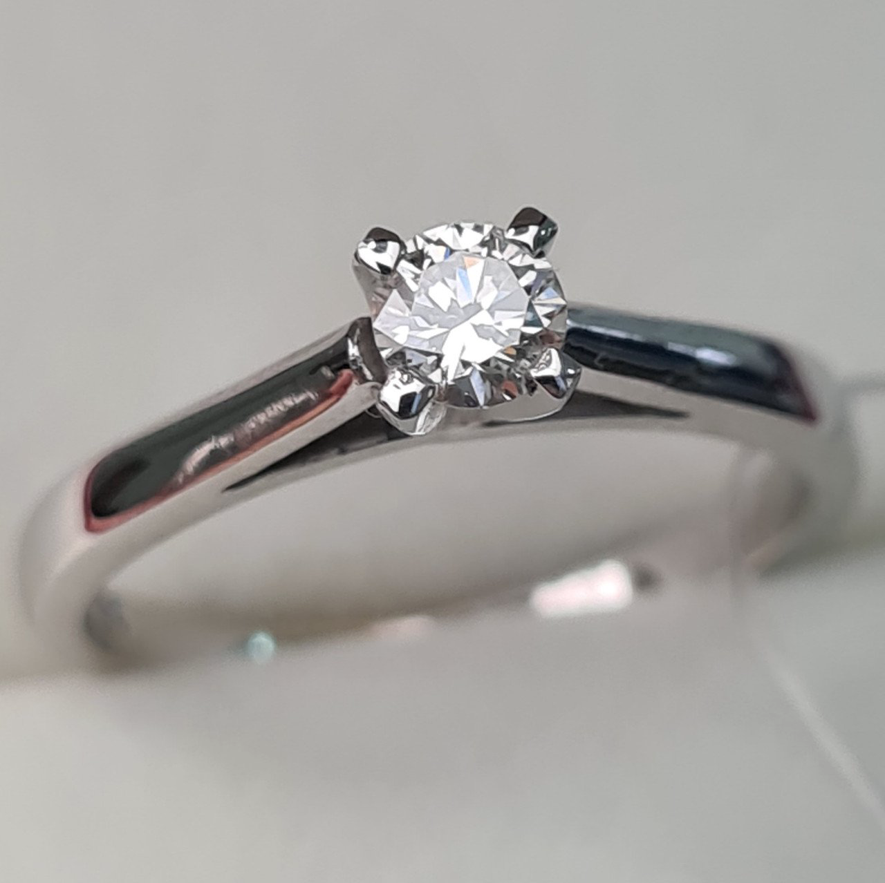 Кольцо Deimantas 61392130 16,5р 2,4гр 0,20ct купить,NaN