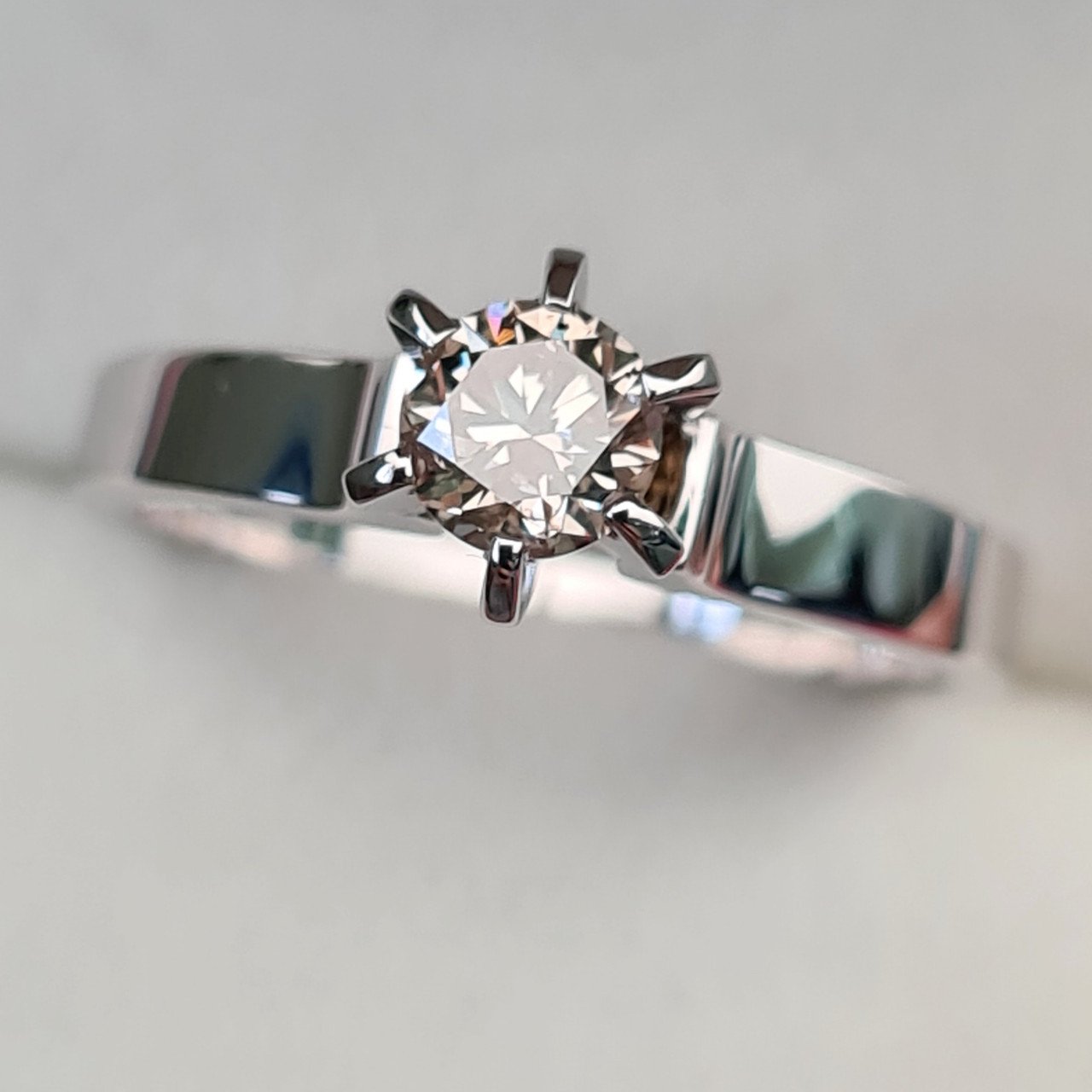 Кольцо Deimantas 93747004 16,5р 3,22гр 0,38ct. купить,NaN