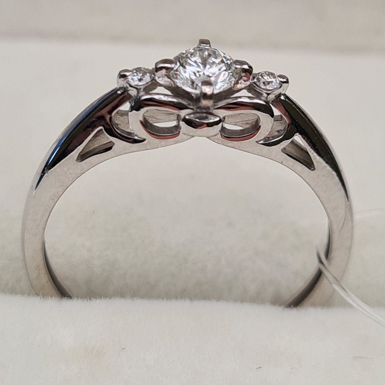 Кольцо Deimantas 98168835 16р 1,63гр 0,219ct. купить,NaN