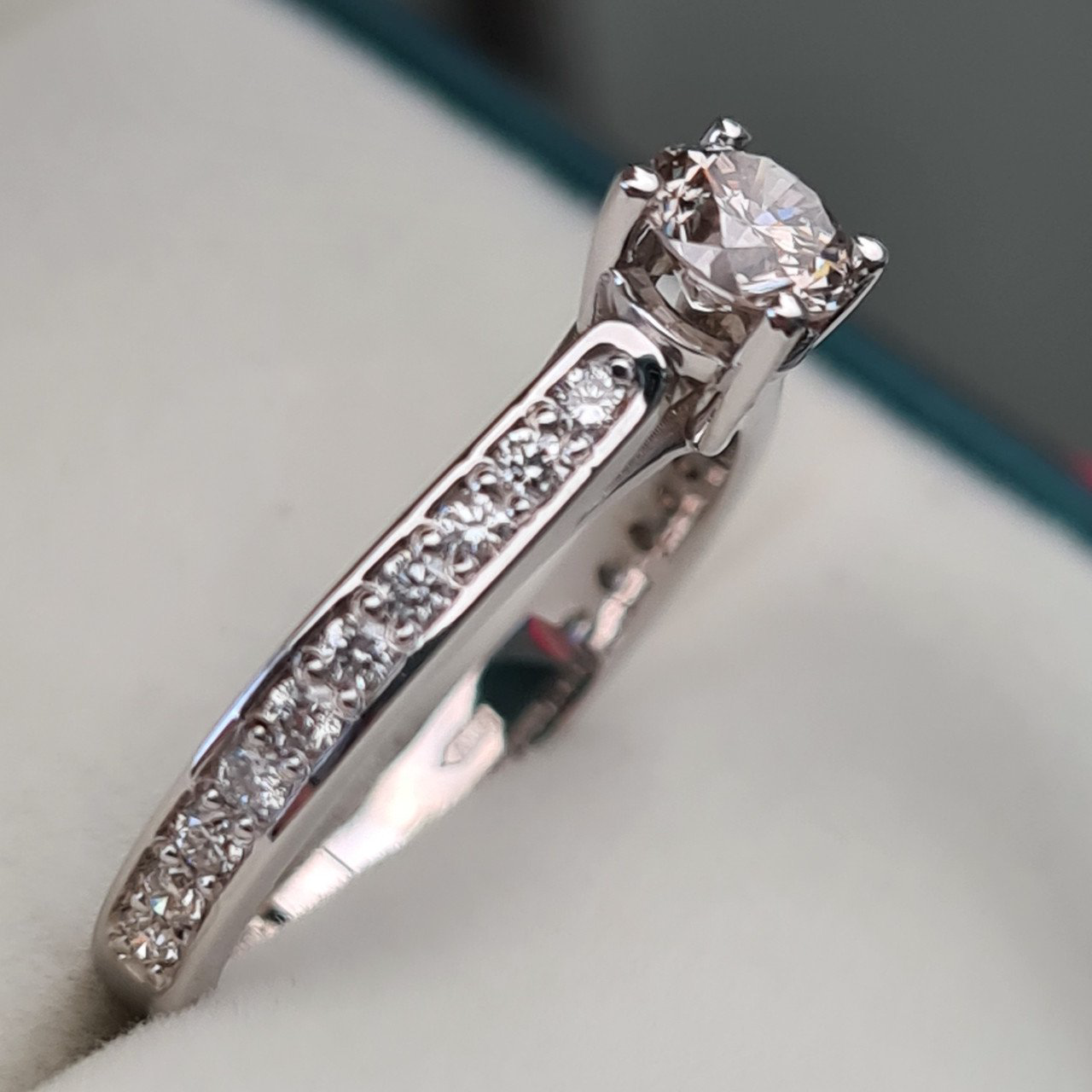 Кольцо Deimantas 93747028 16,5р 2,55гр 0,68ct. купить,NaN