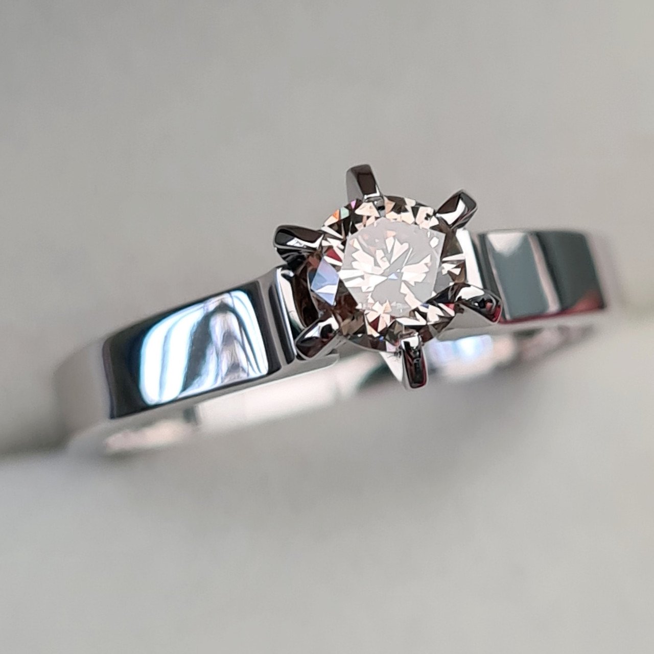 Кольцо Deimantas 93747004 16,5р 3,22гр 0,38ct. купить,NaN