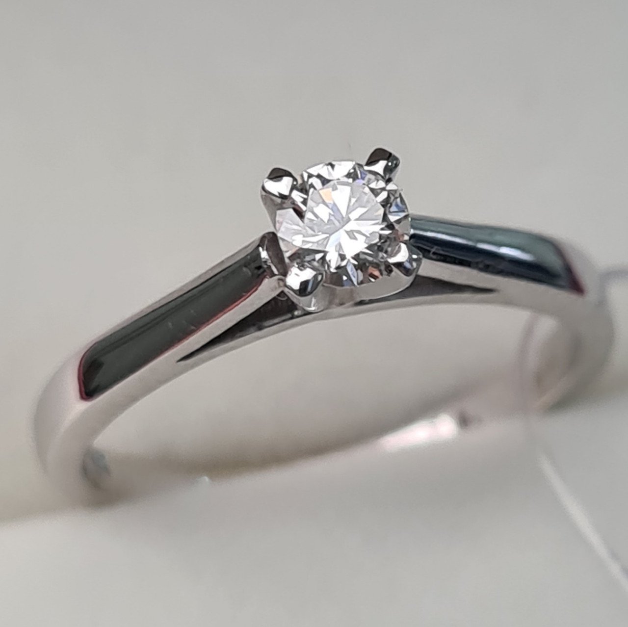 Кольцо Deimantas 61392130 16,5р 2,4гр 0,20ct купить,NaN