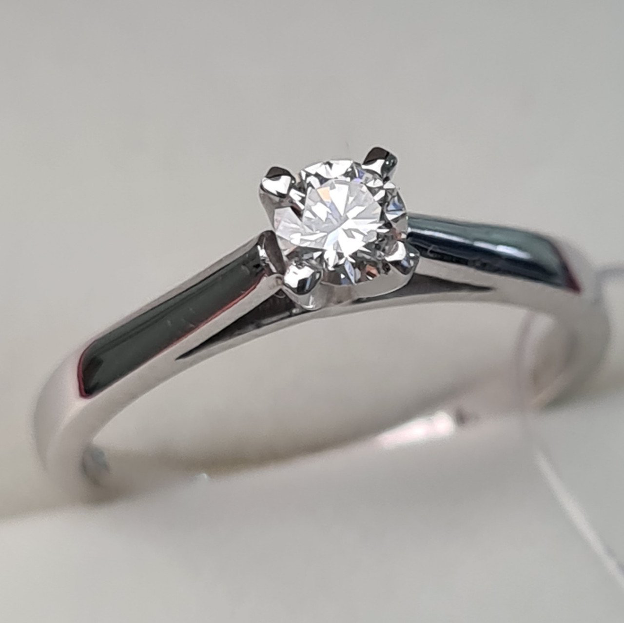 Кольцо Deimantas 61392130 16,5р 2,4гр 0,20ct купить,NaN
