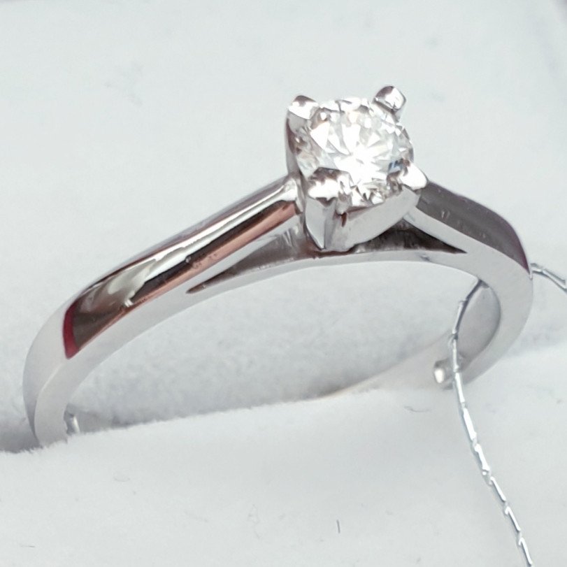 Кольцо Deimantas 61392130 16,5р 2,4гр 0,20ct купить,NaN
