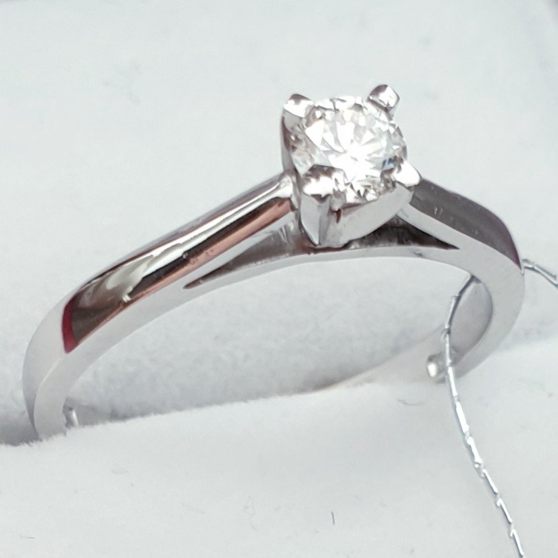 Кольцо Deimantas 61392130 16,5р 2,4гр 0,20ct купить,NaN