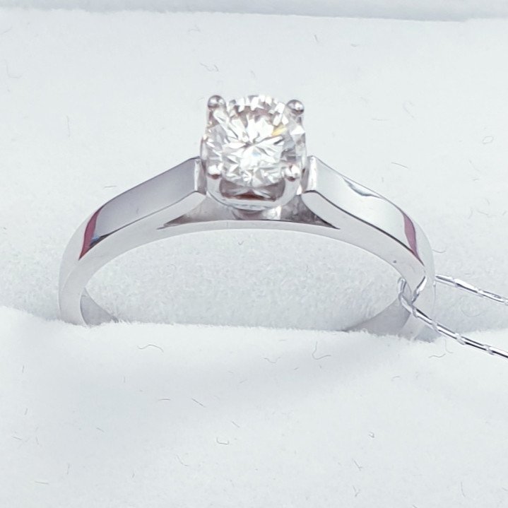 Кольцо Deimantas 61392138 16,5р 2,5гр 0,40ct. купить,NaN