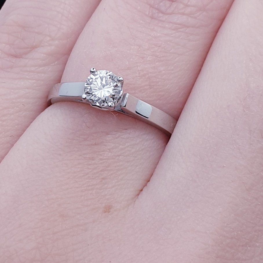 Кольцо Deimantas 61392138 16,5р 2,5гр 0,40ct. купить,NaN