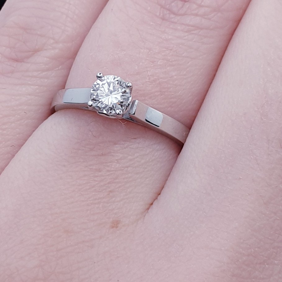 Кольцо Deimantas 61392138 16,5р 2,5гр 0,40ct. купить,NaN