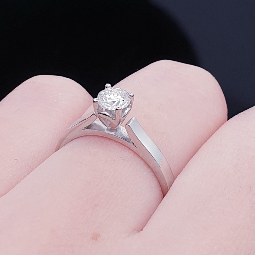 Кольцо Deimantas 61392138 16,5р 2,5гр 0,40ct. купить,NaN
