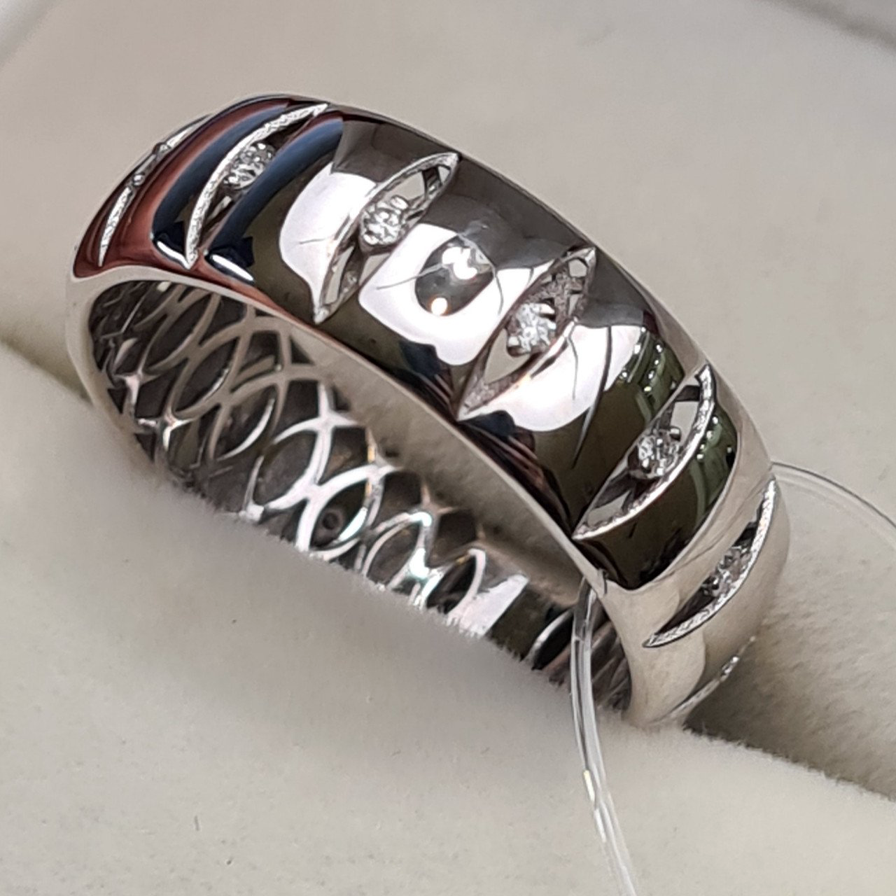 Кольцо Deimantas 98168853 19р 2,75гр 0,13ct. купить,NaN