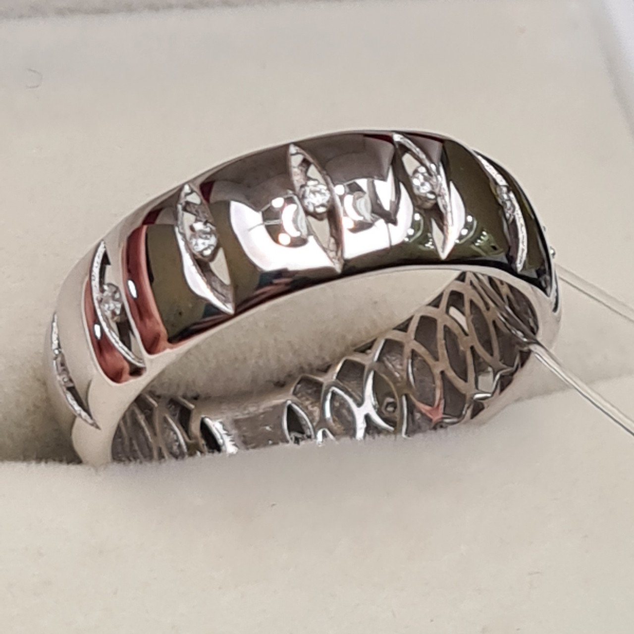 Кольцо Deimantas 98168853 19р 2,75гр 0,13ct. купить,NaN