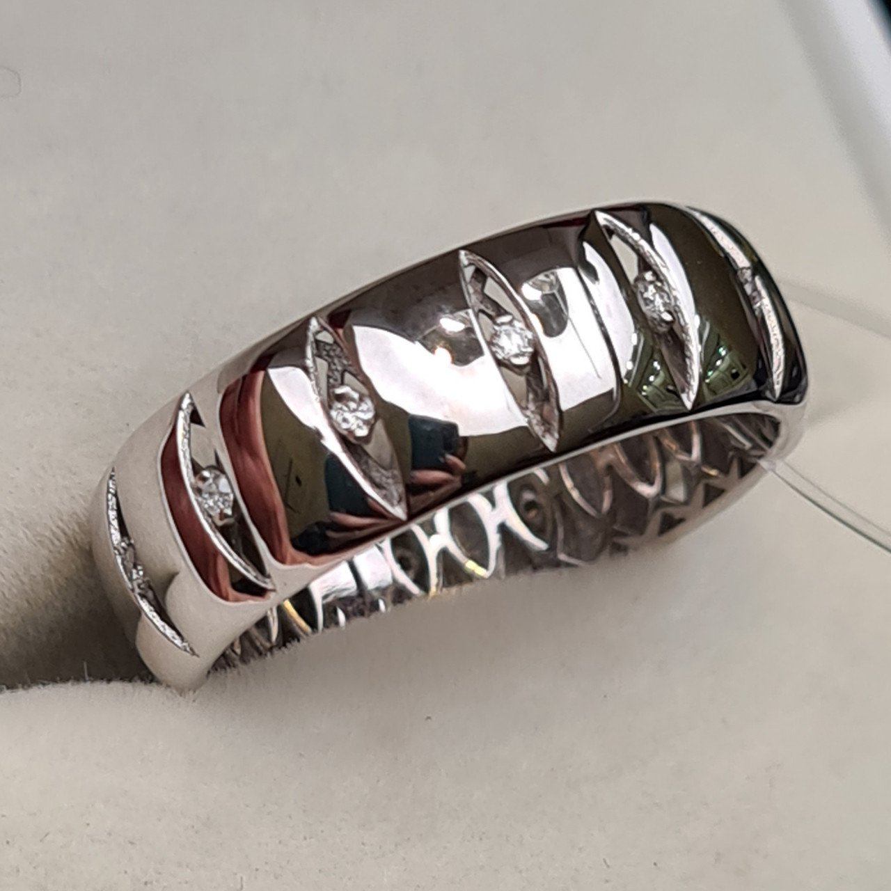 Кольцо Deimantas 98168853 19р 2,75гр 0,13ct. купить,NaN