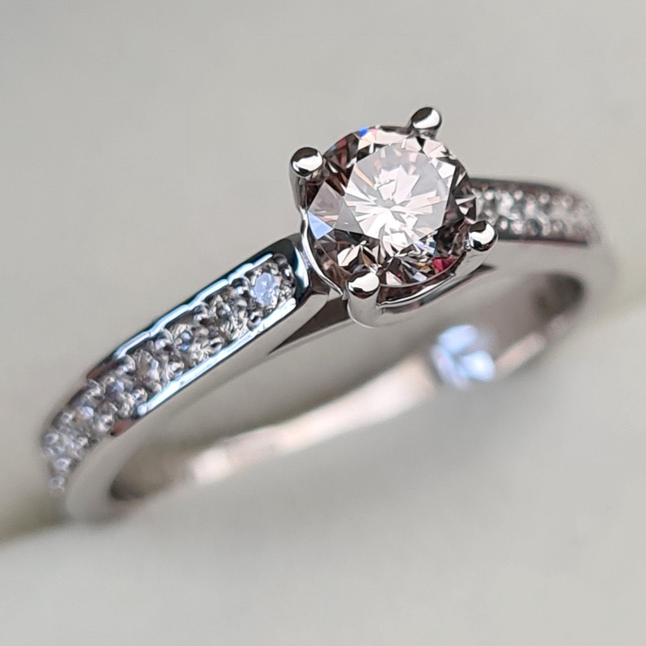 Кольцо Deimantas 93747043 16,5р 2,66гр 0,78ct. купить,NaN