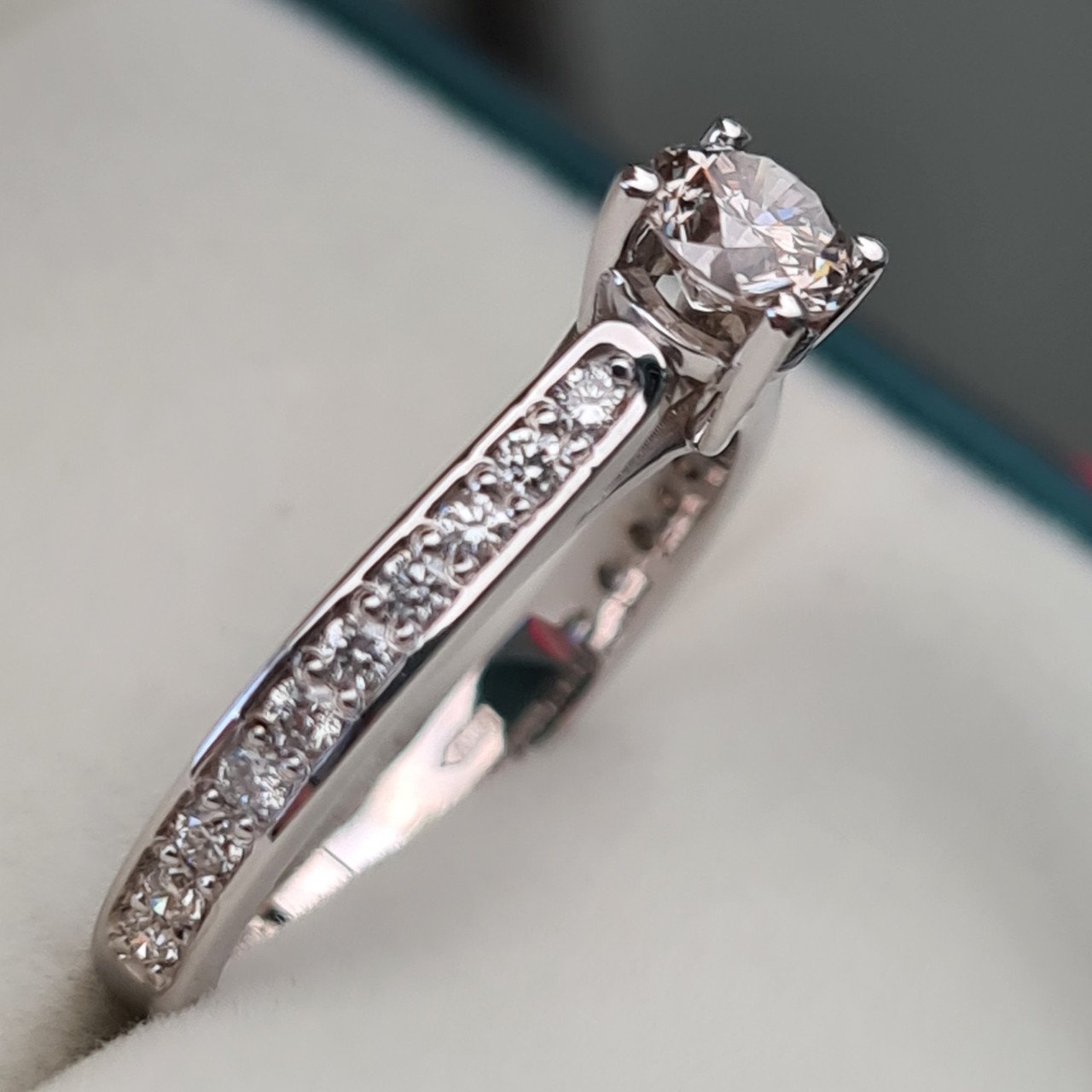 Кольцо Deimantas 93747043 16,5р 2,66гр 0,78ct. купить,NaN