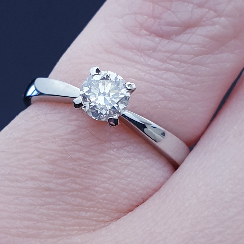 Кольцо Deimantas 62258811 16р 2,5гр 0,40ct. купить,NaN