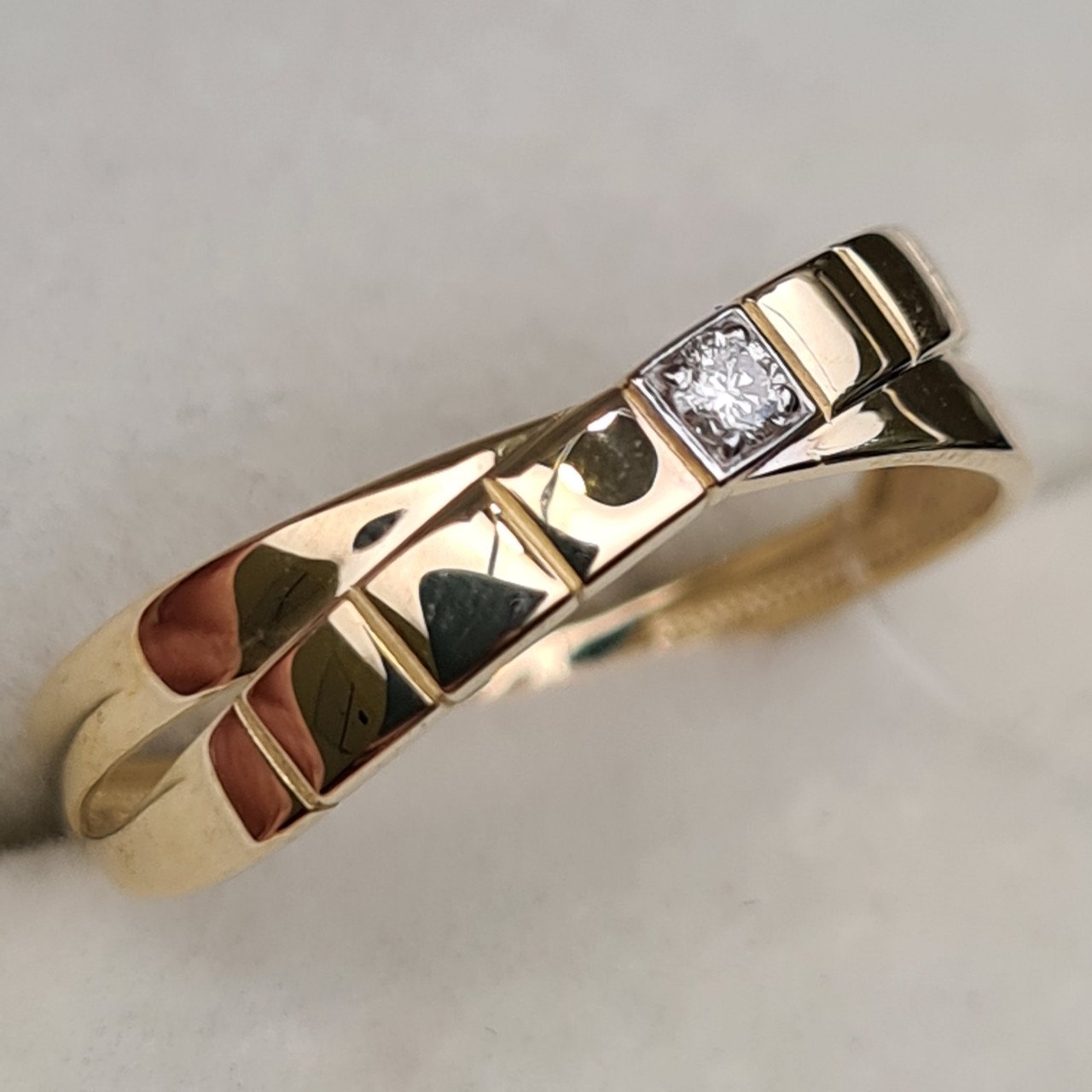 Кольцо Deimantas 98169561 17,5р 1,39гр 0,041ct. купить,NaN
