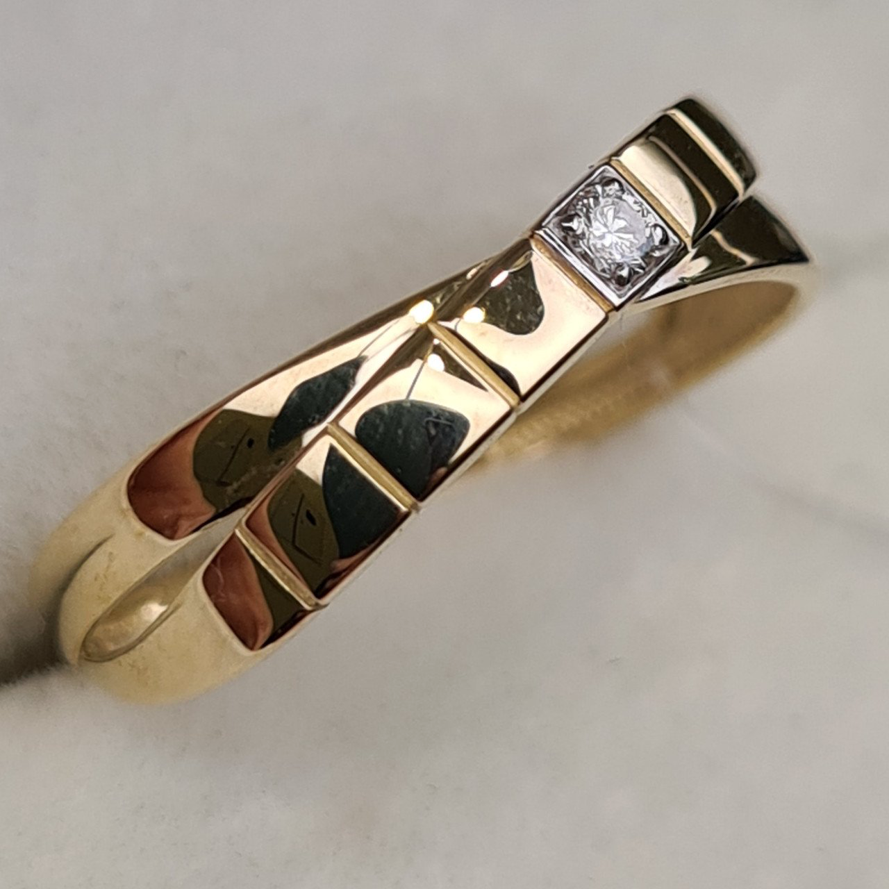Кольцо Deimantas 98169561 17,5р 1,39гр 0,041ct. купить,NaN