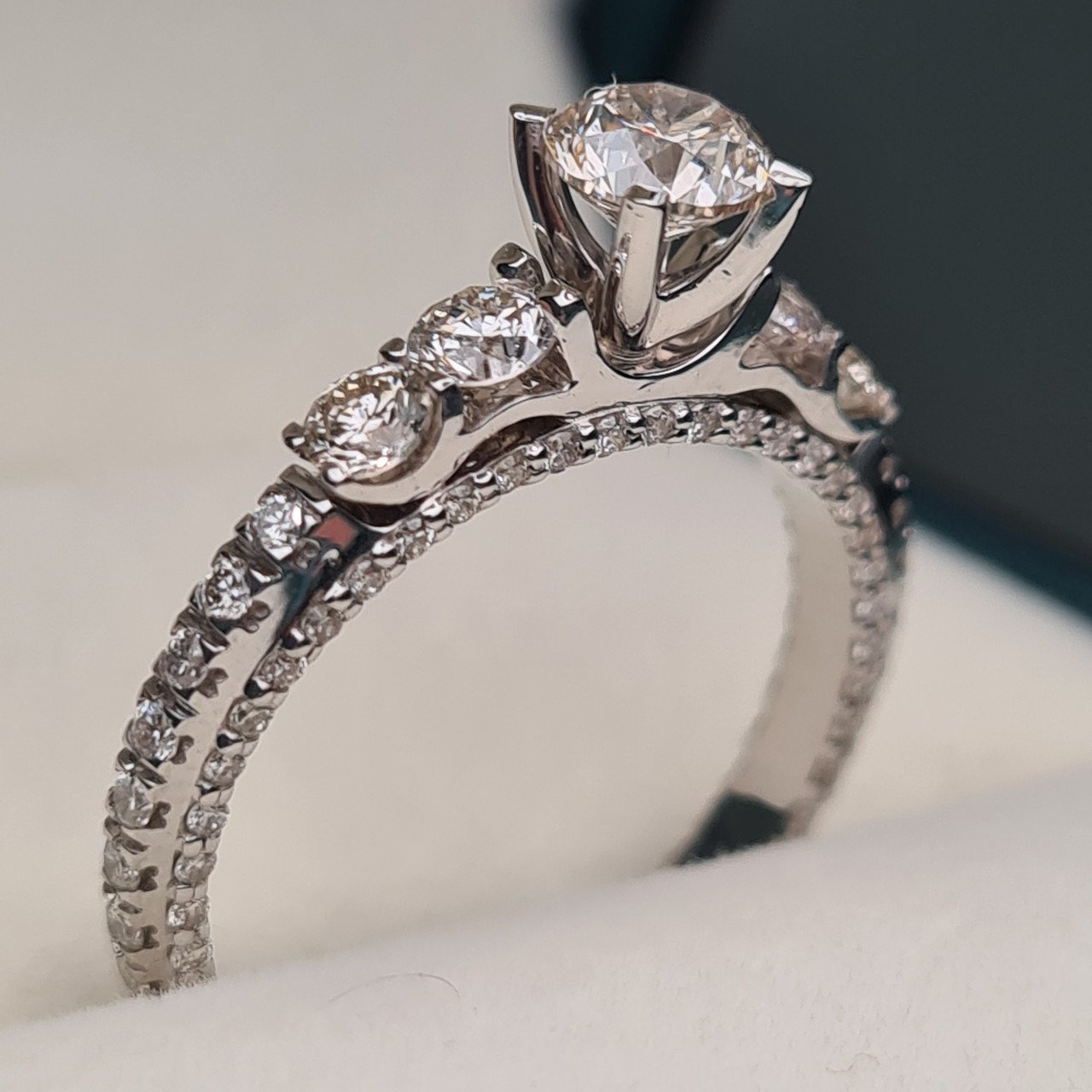 Кольцо Deimantas 95975078 17,5р 3,21гр 1,48ct. купить,NaN